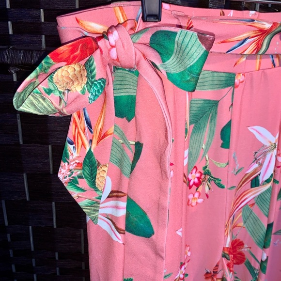 Express Belted Cropped Pants - Picture 2 of 4